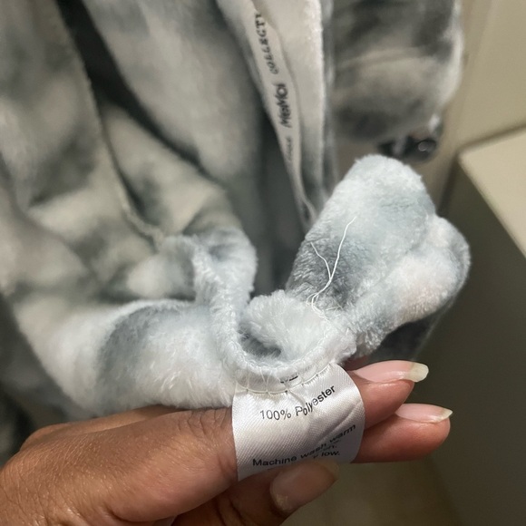 MeMoi Plush Hooded Robes - Picture 4 of 7